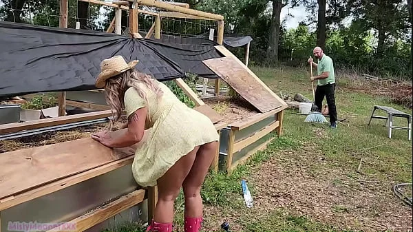 Slutty Garden MILF fucks the Landscaper and SQUIRTS everywhere