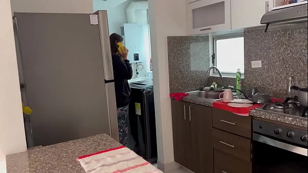 Mi novia me descubre siendo infiel en una llamada caliente mientras la tenemos en la habitación de invitados
