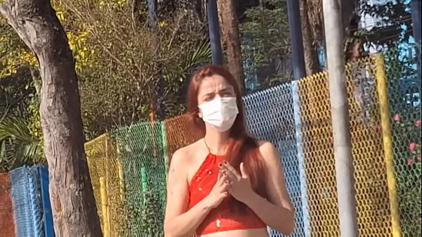 no ponto de onibus tirei pau pra fora e arrisquei masturbaçao