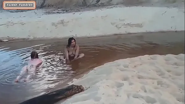 Fizemos sexo com estranho na praia ele deixou nós duas toda fodida