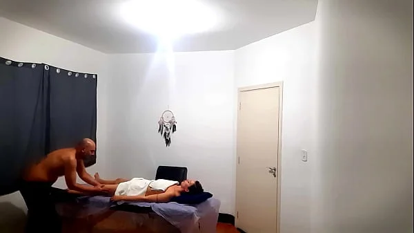 She went to get a massage but was surprised by the therapist who ejaculated in her