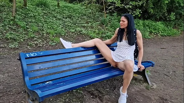 No Panties in public park and peeing