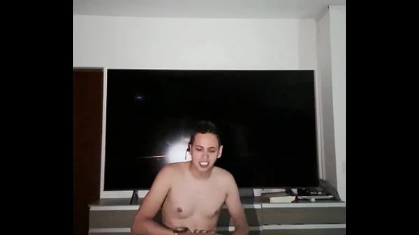 Le meto el dedo por el culo para que me lo de