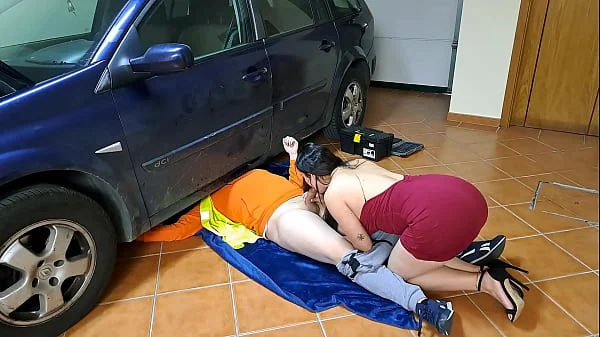 Horny wife receives internal cumshot from the mechanic