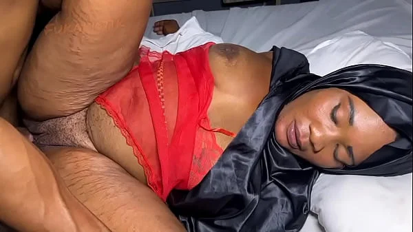 Hijab MILF rammed by BBC on a cold lonely night