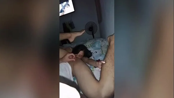 ME ESTABA MASTURBANDO VIENDO PORNO... Y ENTRÓ MI VECINA A PEDIRME UN FAVOR... ENTONCES LE PEDI EL FAVOR Y ME REGALARA UN VIDEO...