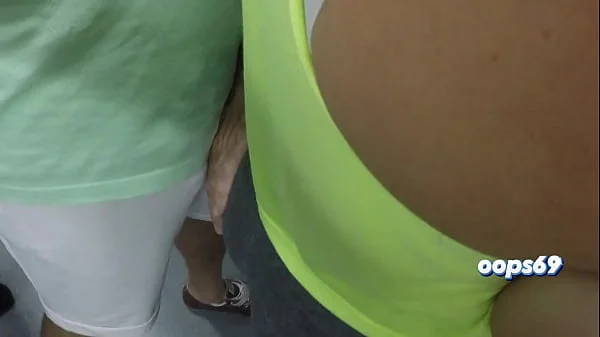 Guy Grinding his Cock in the Ass of a Woman who Goes to Work by Public Train and she Liked !