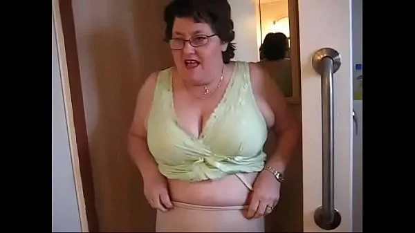Mistress Sue Pees in Toilet