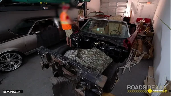 Roadside - Babe With Huge Tits Gets Fucked By The Mechanic