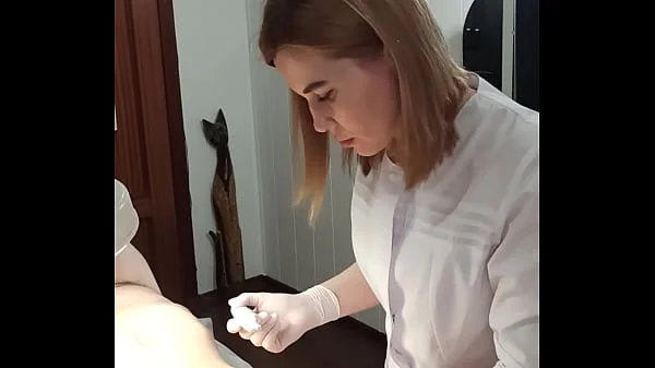 Video tutorial on what to do for a depilation master with Spontaneous ejaculation while trimming. SugarNadya show that the penis must be held tight and not released until the very last spray