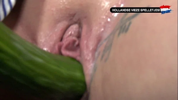 Komkommer neuken, sex met een Nederlandse MILF! - Dutch Dirty Games