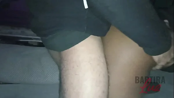 meu corno me prendeu na guilhotina e mandou todo mundo me comer.