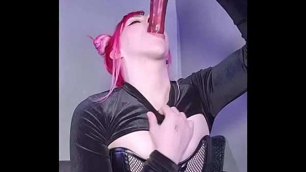 Extreme Deepthroat Showing Off Throat Distension