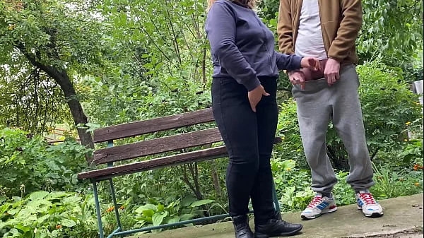 Cum on big ass MILF in jeans in the park