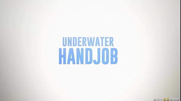 Underwater Handjob - Leila Lewis / Brazzers  / stream full from www.zzfull.com/water