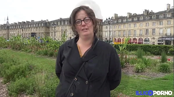 Barbara, coquine et ronde, trompe son mec pour une bonne sodomie